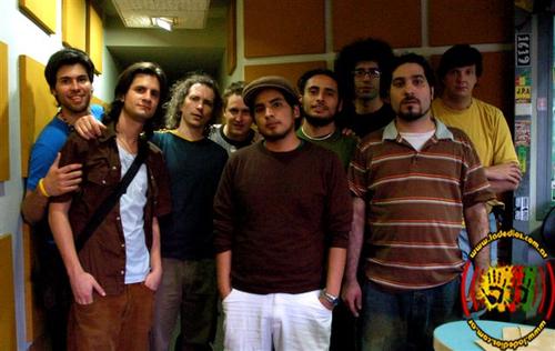 Uniendo Ra&iacute;ces en una foto familiar